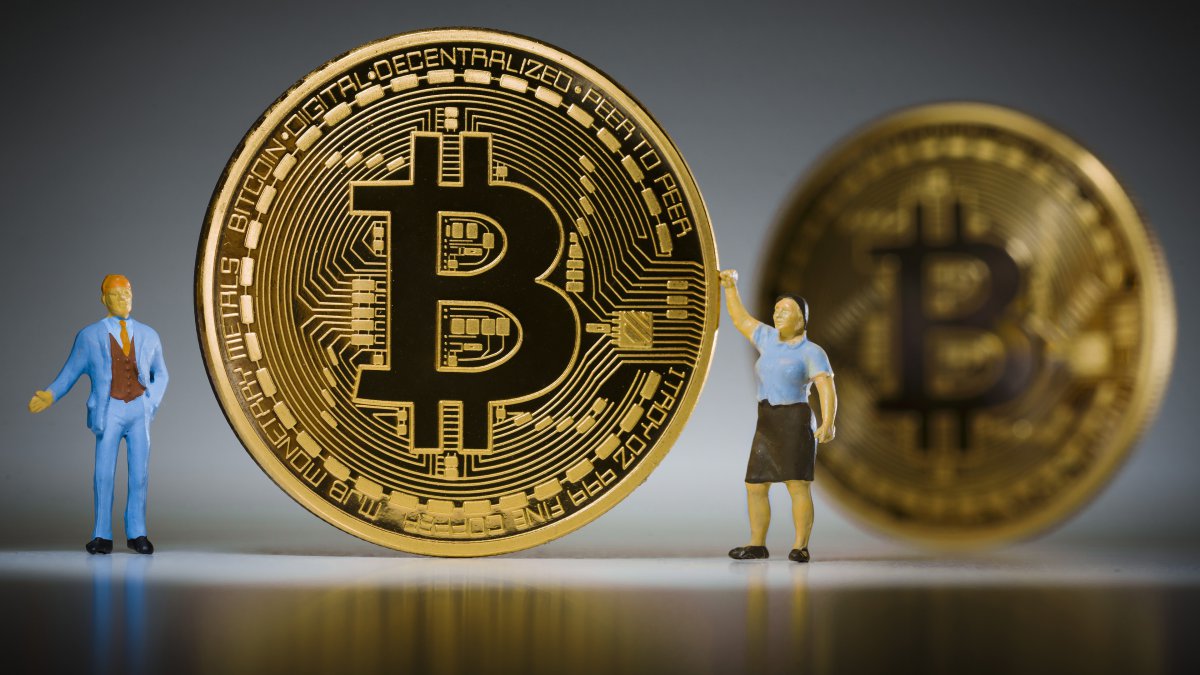 美股异动 比特币跌超12% 概念股全线走低